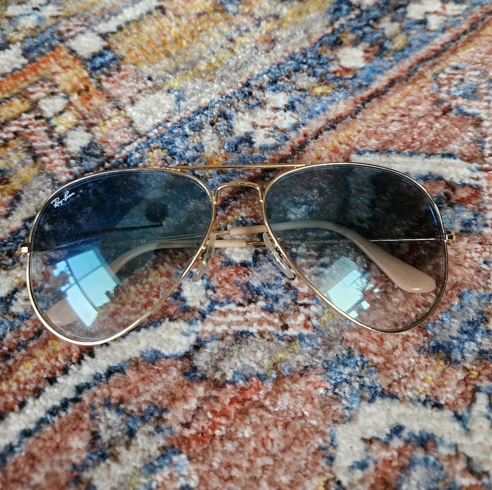 Ray-Ban Aviators. - Picture 3 of 4